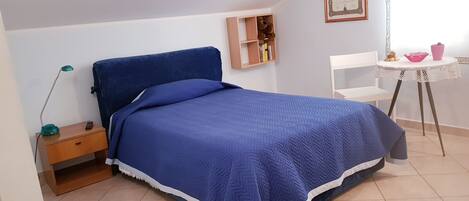 Comfort Double or Twin Room | Laptop workspace, blackout curtains, iron/ironing board, free WiFi