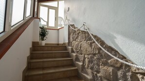 A staircase with stone walls and a rope barrier. - Holiday Home Alle Pavoncelle, independent with terrace of 50 sqm (Portoscuso)