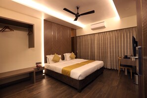 Individually decorated, individually furnished, free WiFi, bed sheets - Hotel Surya Prakash (Mumbai)
