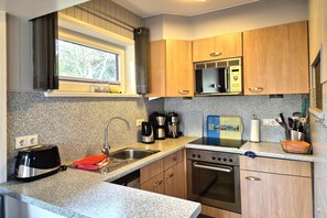 Unclassified image, 5 of 21, button