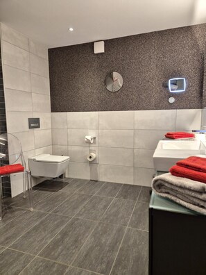 Unclassified image, 2 of 21, button