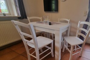 Unclassified image, 5 of 8, button - Strandwiese, Haus Faltings Whg. 1, EG (Nieblum)