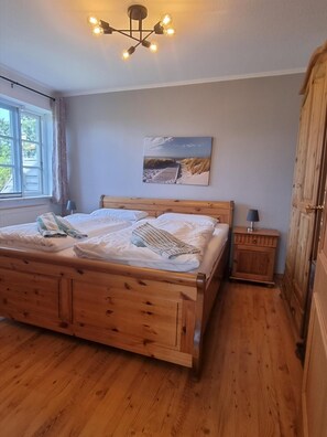 Unclassified image, 3 of 8, button - Strandwiese, Haus Faltings Whg. 1, EG (Nieblum)