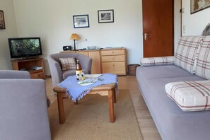 Unclassified image, 3 of 8, button