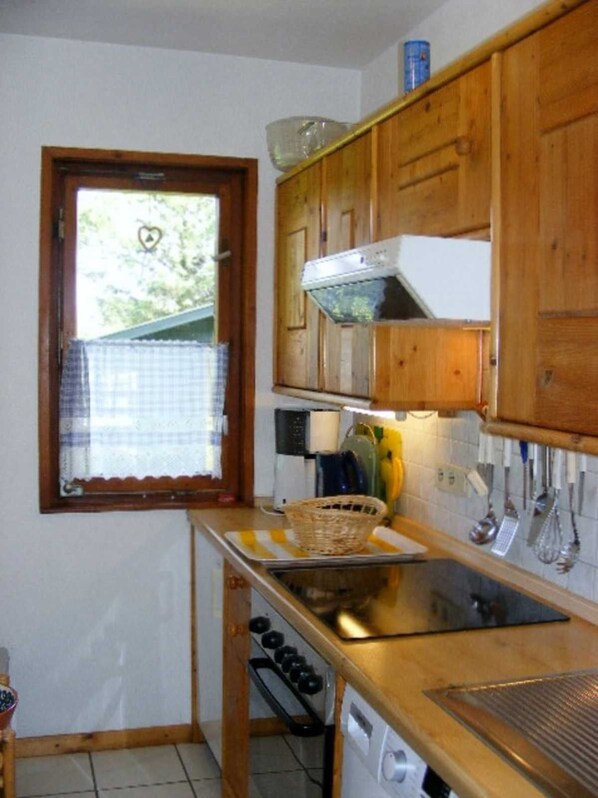 Unclassified image, 1 of 8, button