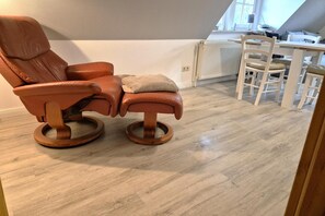 Unclassified image, 4 of 15, button