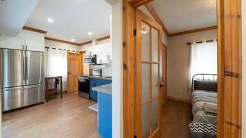 4 bedrooms, desk, free WiFi, bed sheets