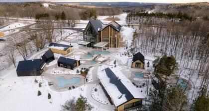 Modern 4BR Cottage, Hot Tub & Sauna on Tay Trail