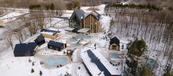 Cottage Hot Tub, Sauna & Beach near Georgian Bay