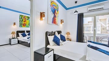 2dBds, Pool View Balcony, WIFI, Kitchenettes, Washing Machines | Sheraton Plaza 414/415 | Zona de estar | Televisión de pantalla plana de 41 pulgadas con canales por satélite