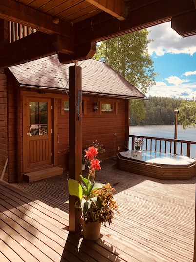 House with 2 saunas, BBQ and big terrace by the lake.