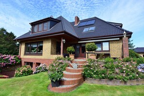 Unclassified image, 2 of 6, button