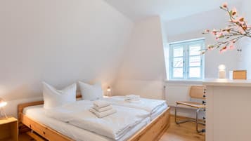 3 bedrooms, travel crib, WiFi