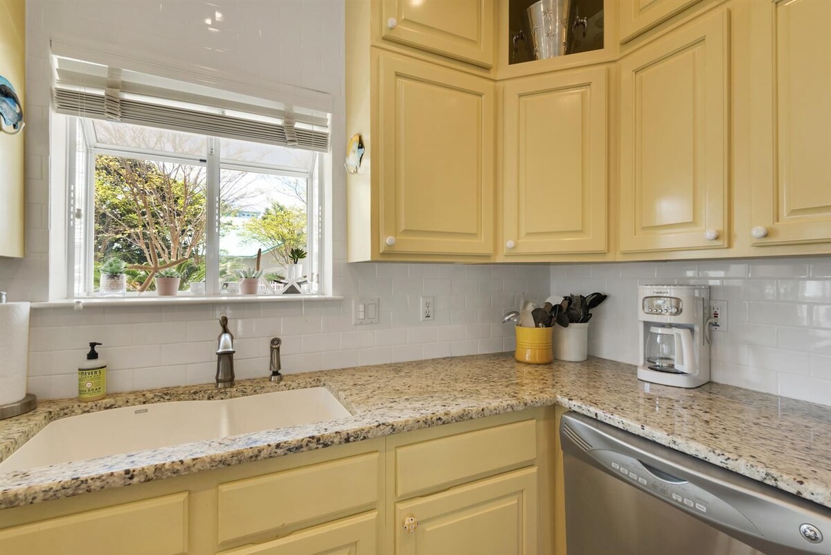 Photo 19 of ADORABLE DESTIN BEACH COTTAGE! 1 min walk to beach! Gulf View! Private Pool!