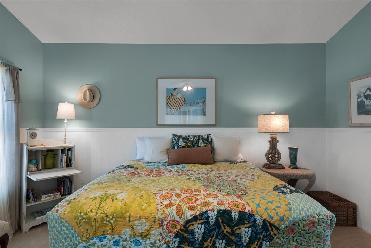 Photo 32 of ADORABLE DESTIN BEACH COTTAGE! 1 min walk to beach! Gulf View! Private Pool!
