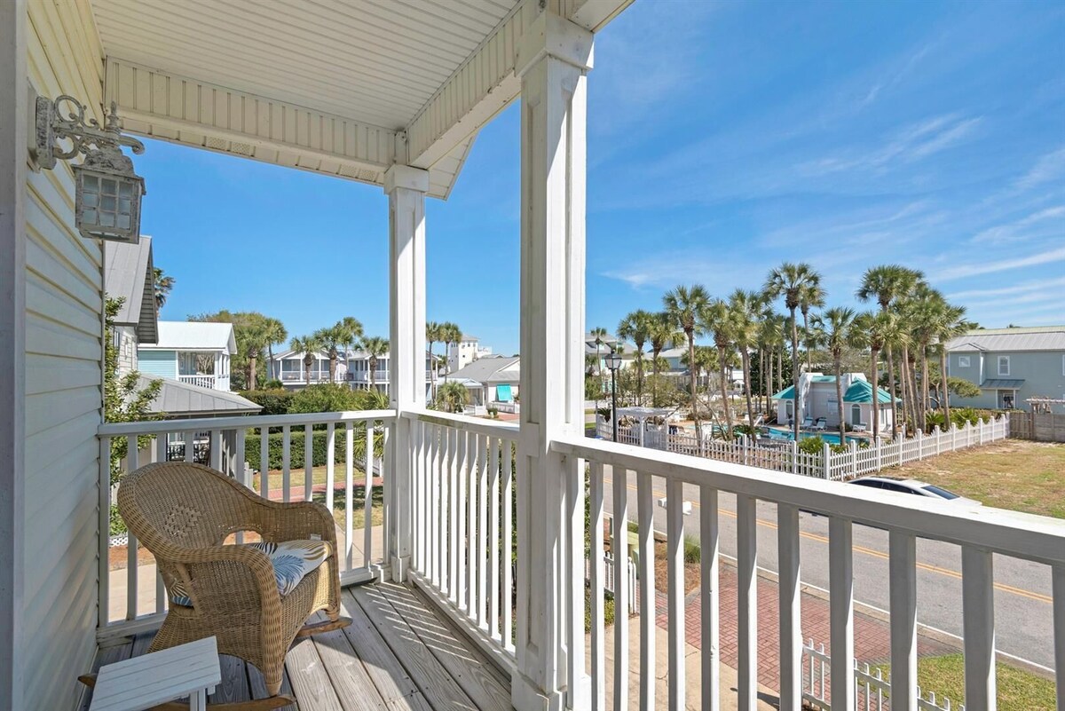 Photo 4 of ADORABLE DESTIN BEACH COTTAGE! 1 min walk to beach! Gulf View! Private Pool!
