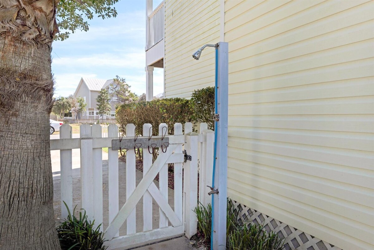 Photo 38 of ADORABLE DESTIN BEACH COTTAGE! 1 min walk to beach! Gulf View! Private Pool!