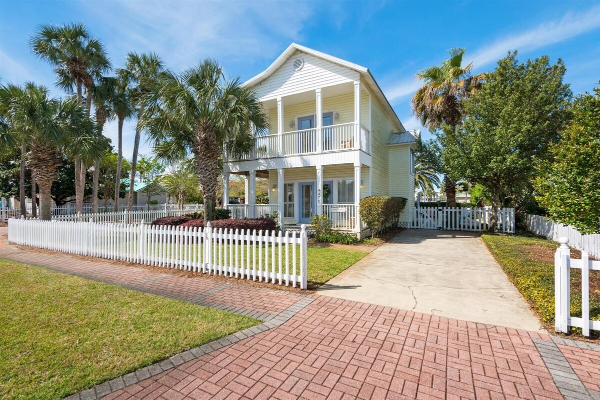 Photo 2 of ADORABLE DESTIN BEACH COTTAGE! 1 min walk to beach! Gulf View! Private Pool!
