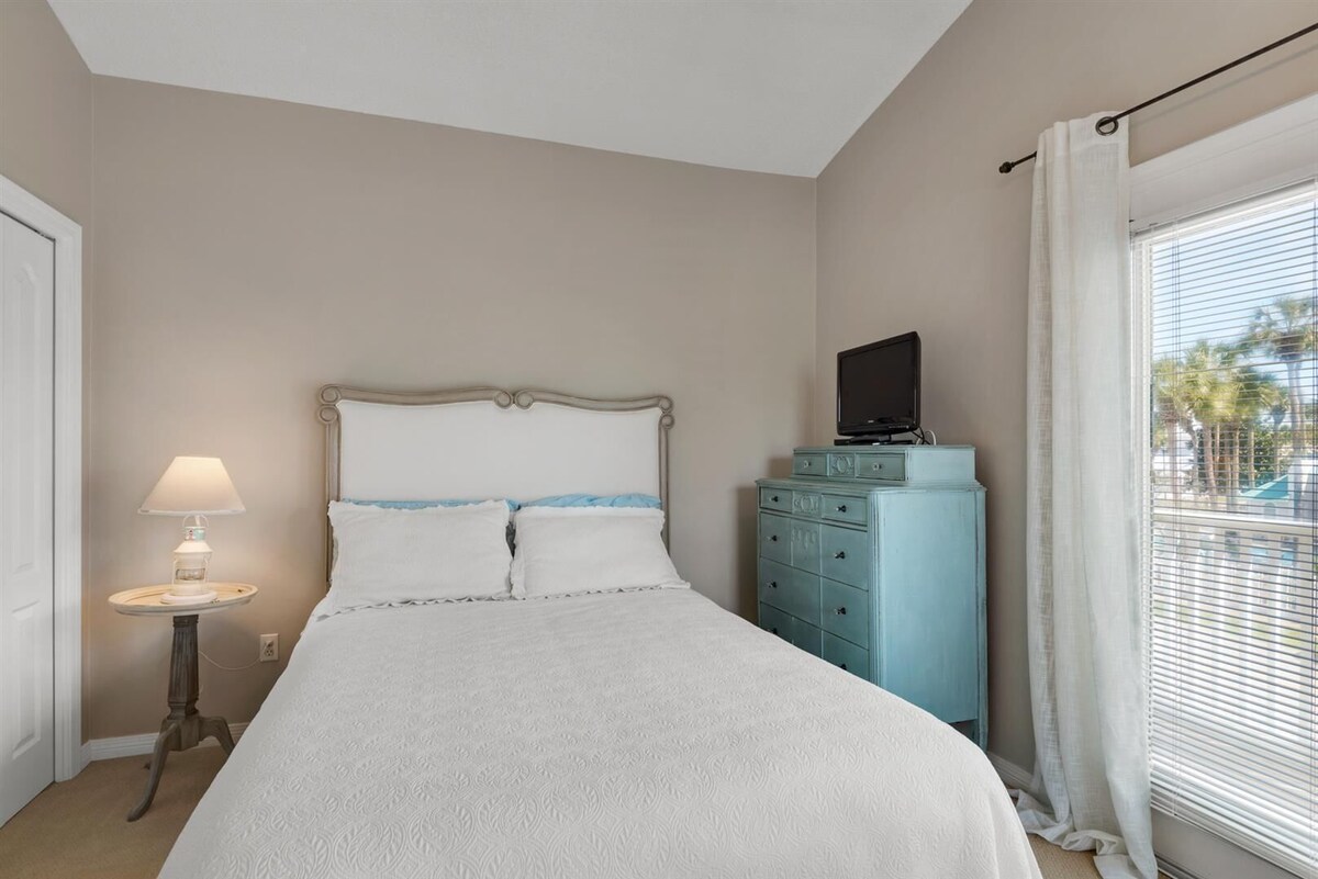 Photo 26 of ADORABLE DESTIN BEACH COTTAGE! 1 min walk to beach! Gulf View! Private Pool!