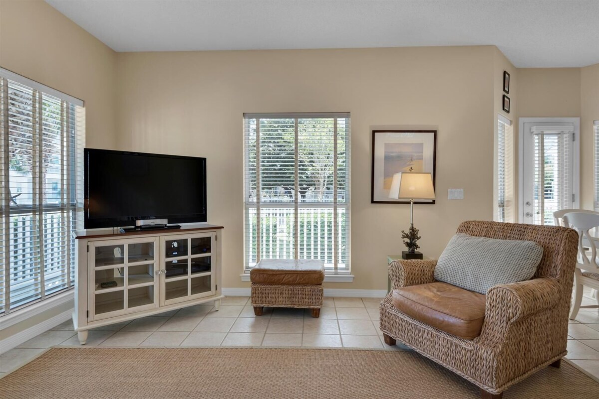 Photo 15 of ADORABLE DESTIN BEACH COTTAGE! 1 min walk to beach! Gulf View! Private Pool!