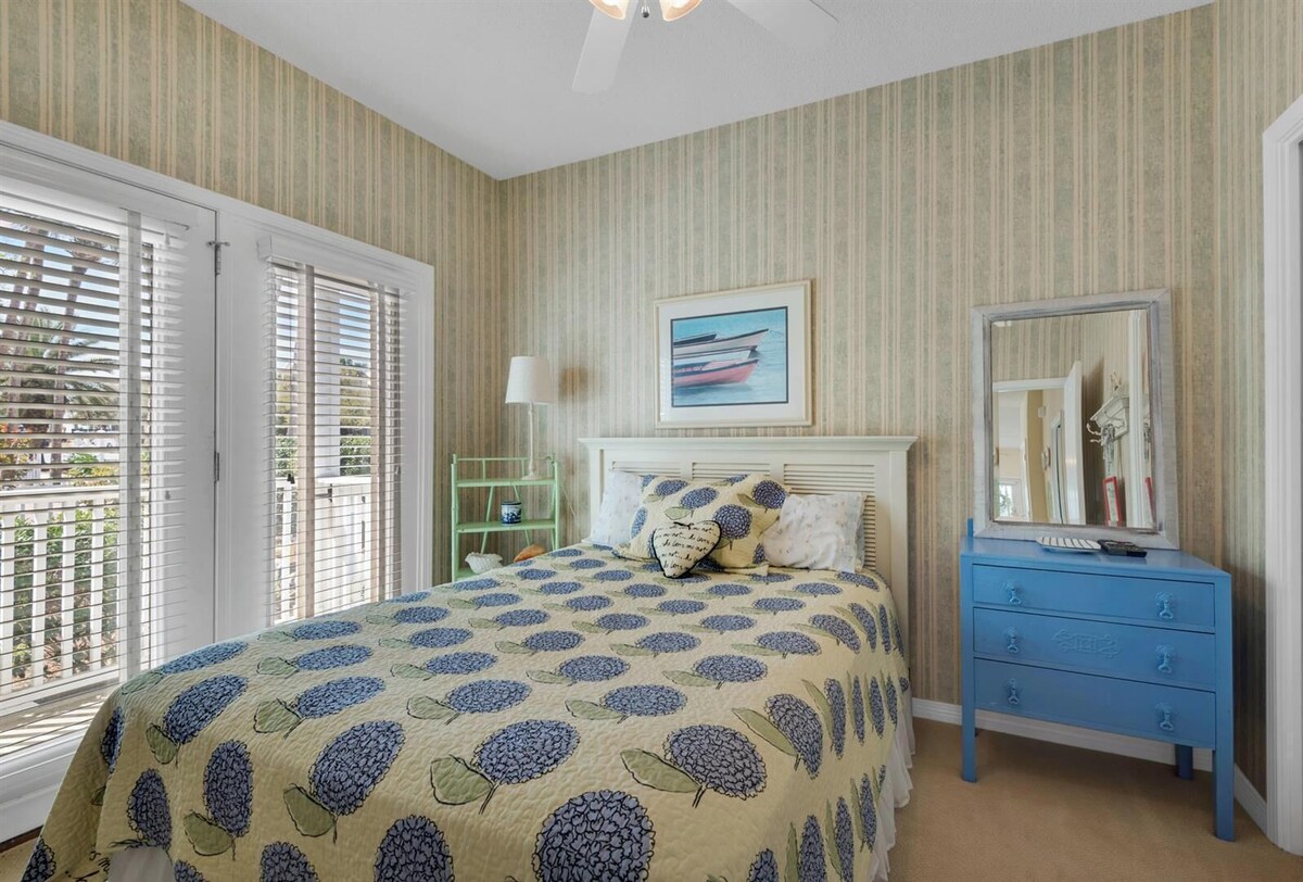 Photo 23 of ADORABLE DESTIN BEACH COTTAGE! 1 min walk to beach! Gulf View! Private Pool!