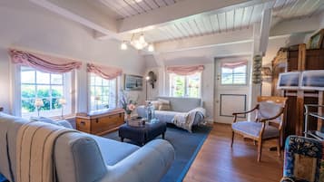 Flat-screen TV, fireplace