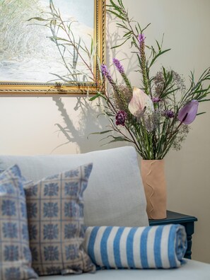 A room with a sofa, a vase with flowers, and a framed picture on the wall. - Anno Apartment Elisa Dido Apartment 3, Building Section (Süderende)