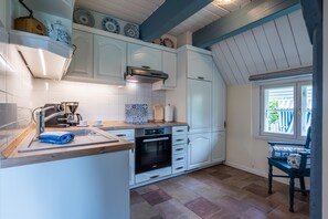 Unclassified image, 3 of 31, button - Anno Whg Elisa Dido Whg 3, part of the house* (Süderende)