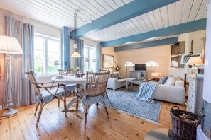 Unclassified image, 2 of 33, button