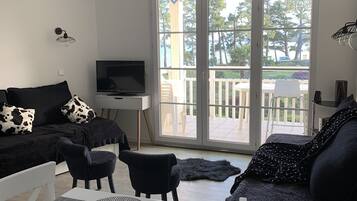 Télévision, table de tennis de table