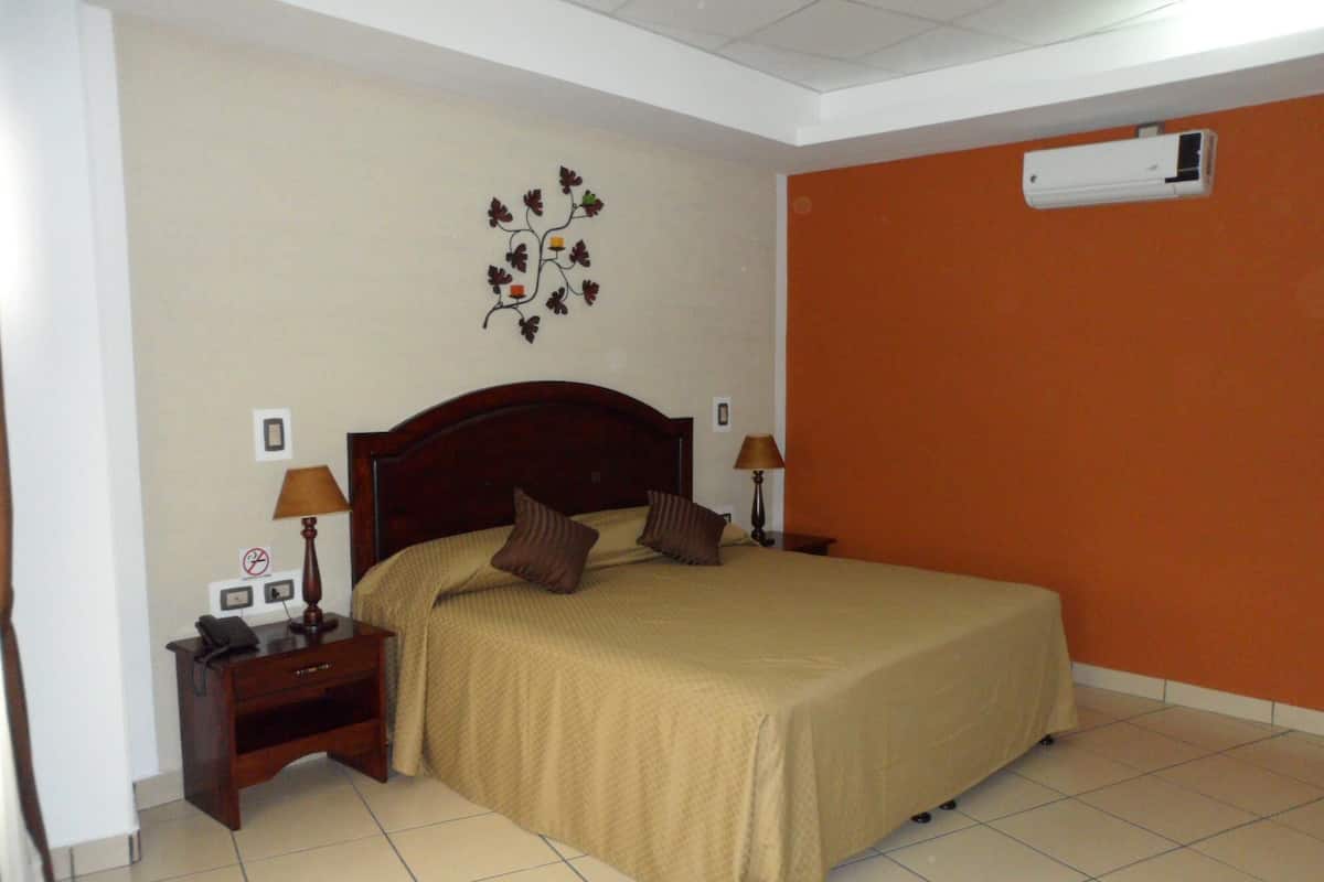 Junior Double Room | Individually decorated, individually furnished, desk, laptop workspace