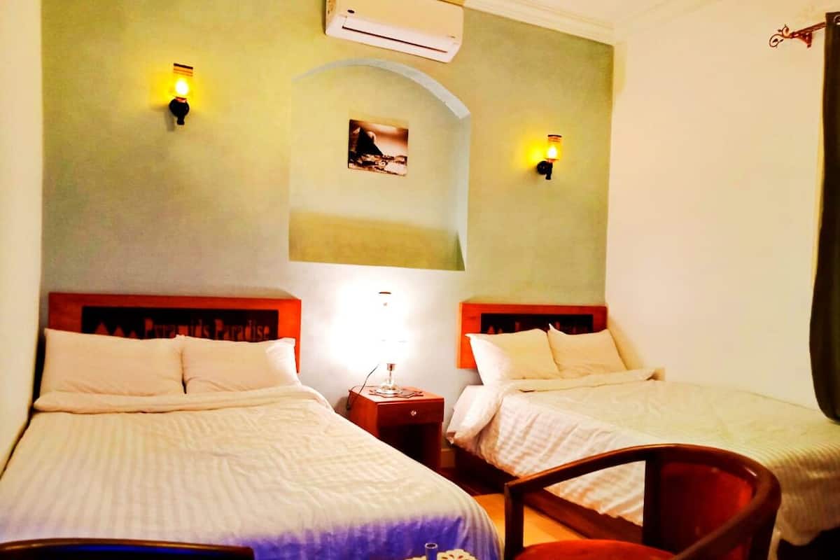 Cortinas blackout, tabla de planchar con plancha y wifi gratis