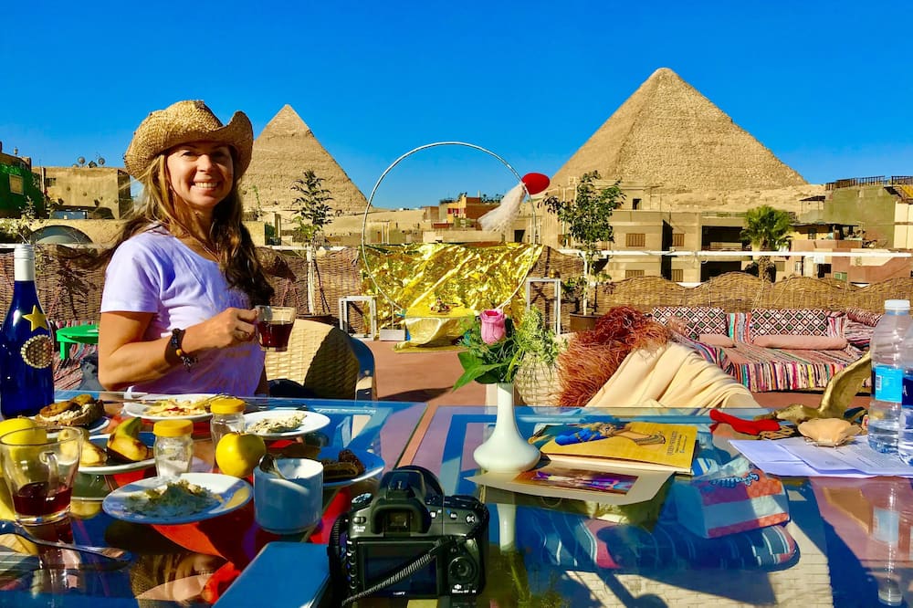 Pyramids paradise hotel