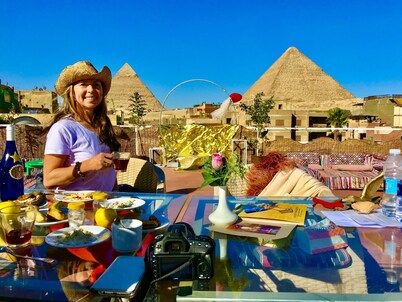 Pyramids paradise hotel