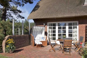 Outdoor dining - Watt'n Blick, part of the house* - Watt'n Blick, part of the house Witsum* (Witsum)