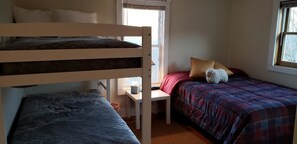4 bedrooms, iron/ironing board, travel cot, free WiFi