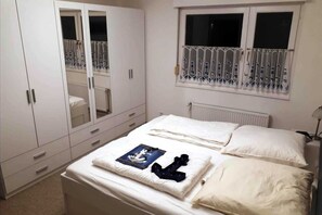 2 Schlafzimmer, Bügeleisen/Bügelbrett, Reisekinderbett, WLAN
