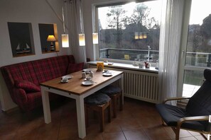 Unclassified image, 3 of 8, button - Severin Whg. South view (Nieblum)