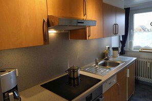 Oven, dishwasher, coffee/tea maker, high chair