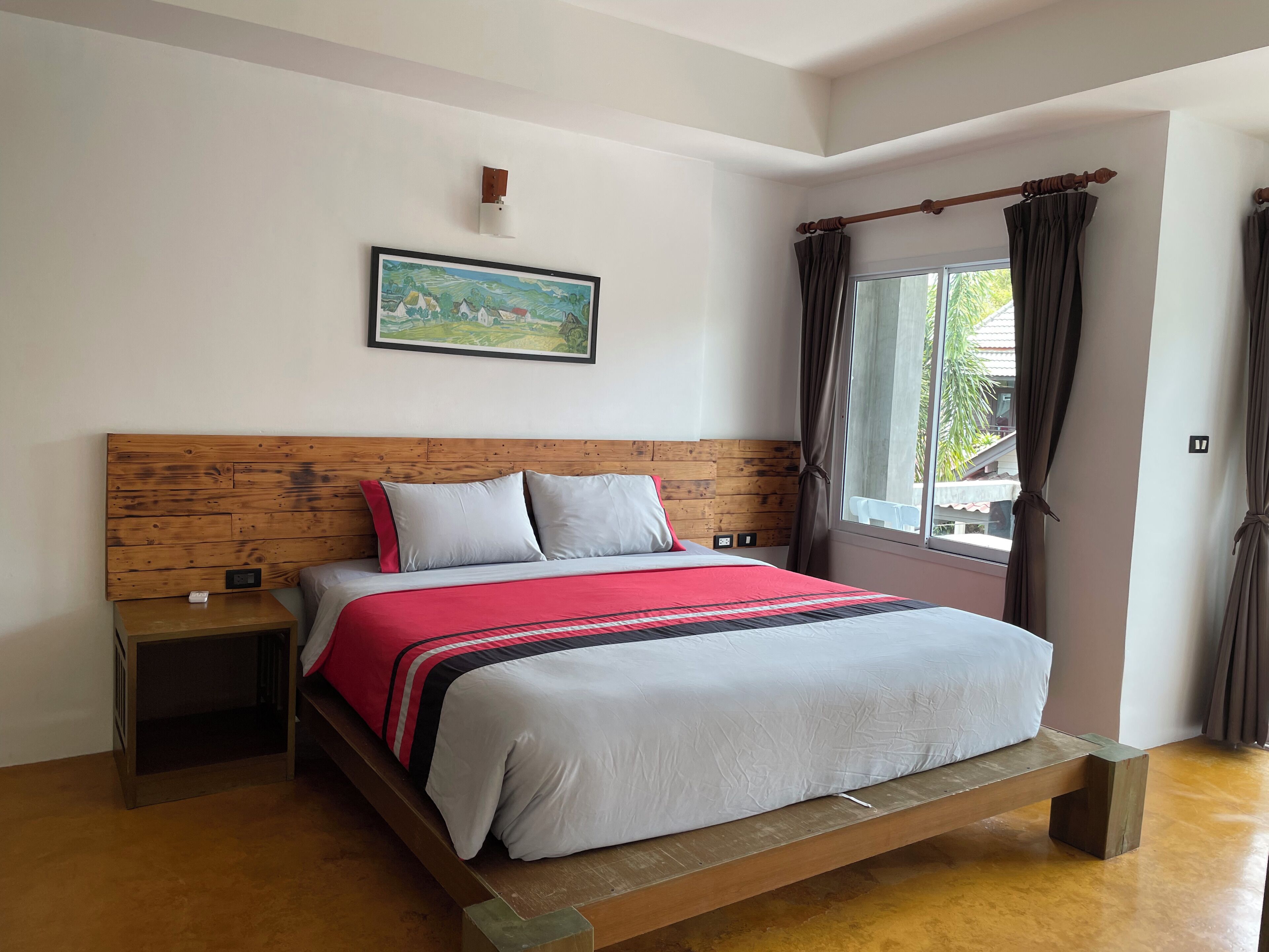 Habitación Deluxe, vista a la alberca | Camas Select Comfort, cunas gratuitas, camas extra y ropa de cama 