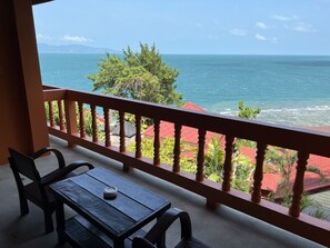 Standard Room, 1 Double or 2 Single Beds | Living area