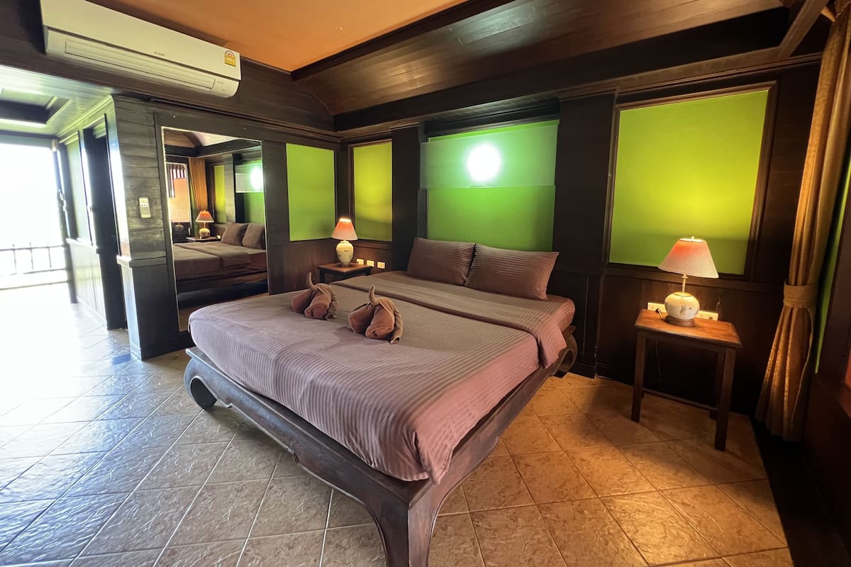 Superior Double or Twin Room | 1 bedroom, in-room safe, individually decorated, desk