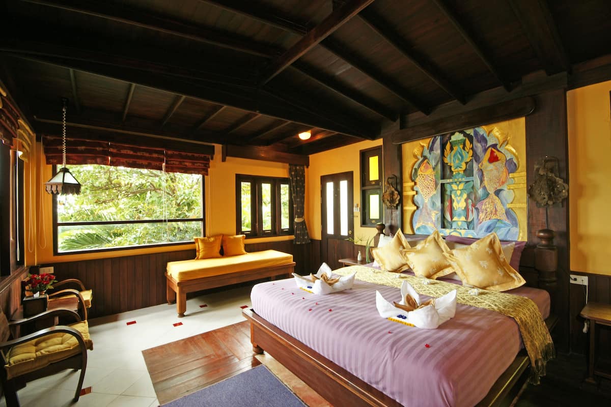 Luxury Room, Ocean View | 1 bedroom, in-room safe, individually decorated, desk