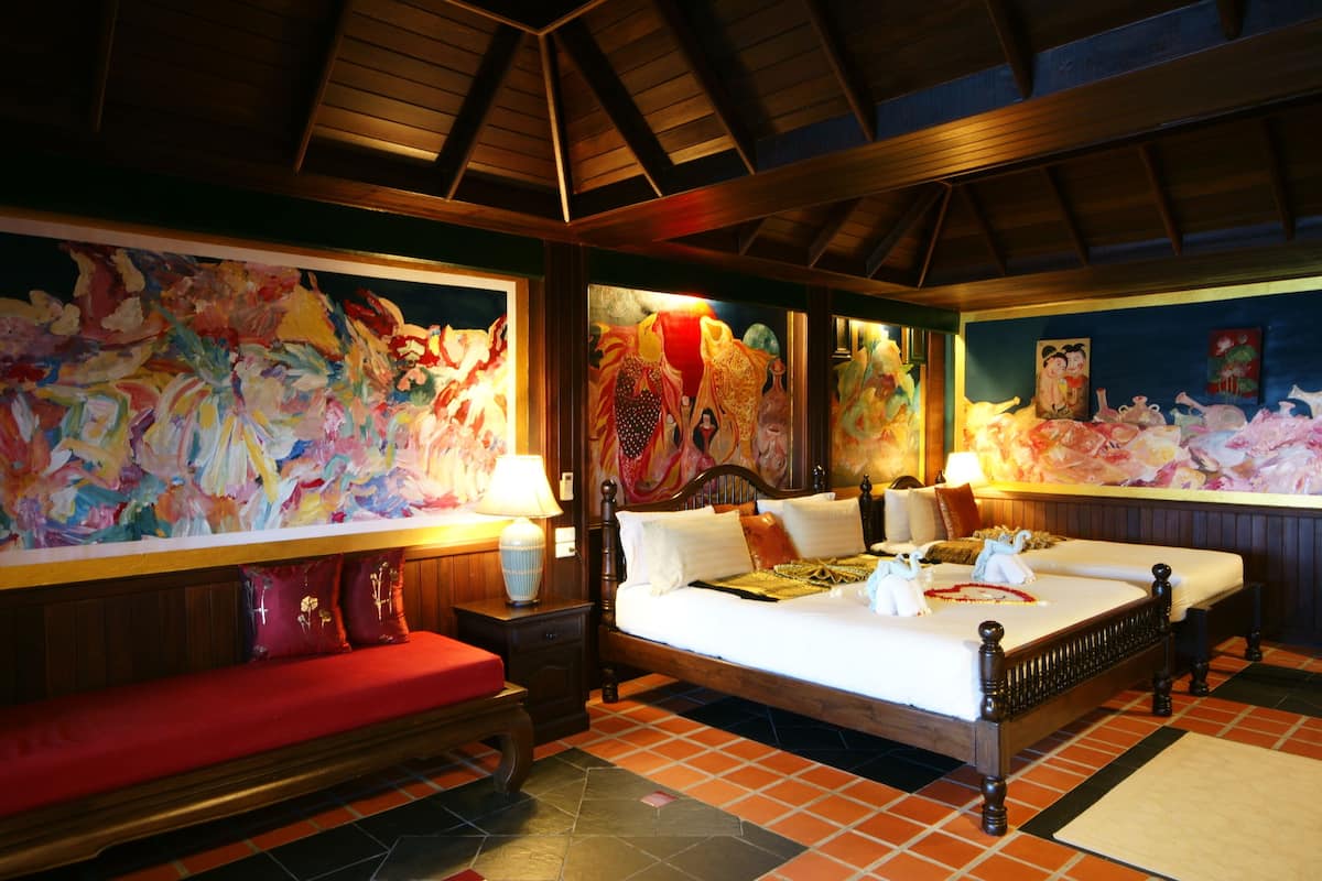 Imperial Jacuzzi Room | 1 bedroom, in-room safe, individually decorated, desk