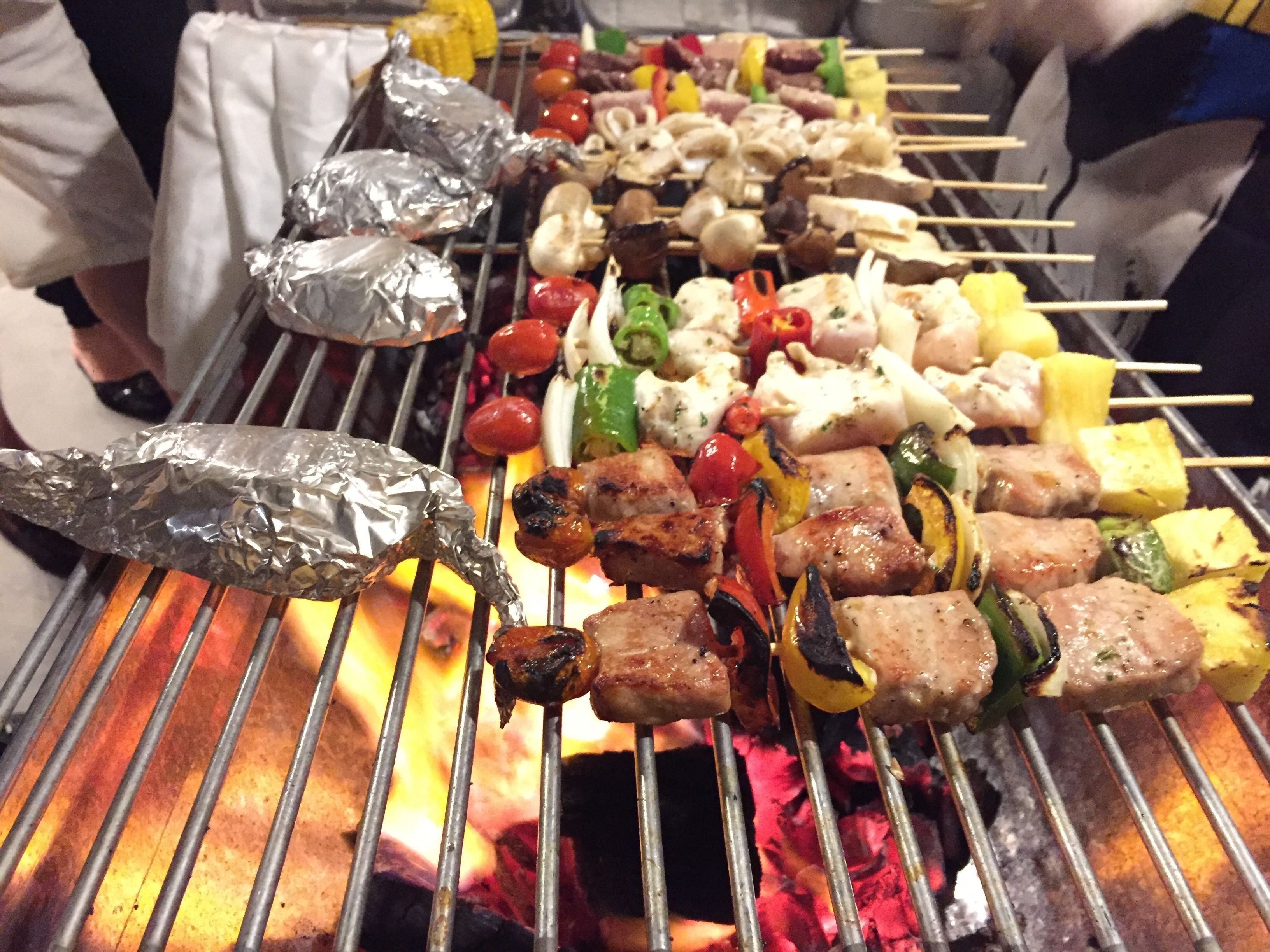 breakfast, lunch, dinner served; international cuisine