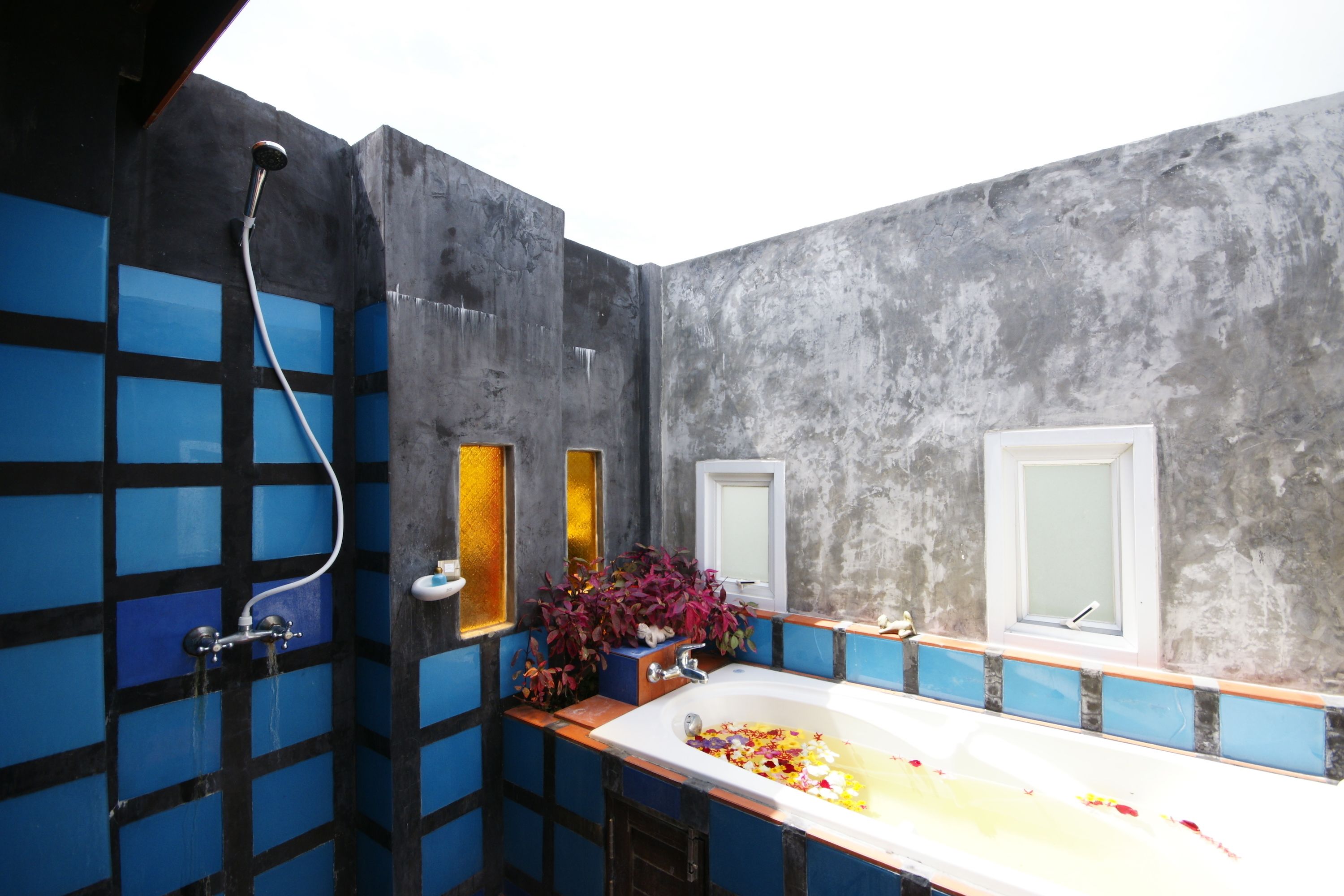 penthouse | bathroom | shower, free toiletries, hair dryer, towels