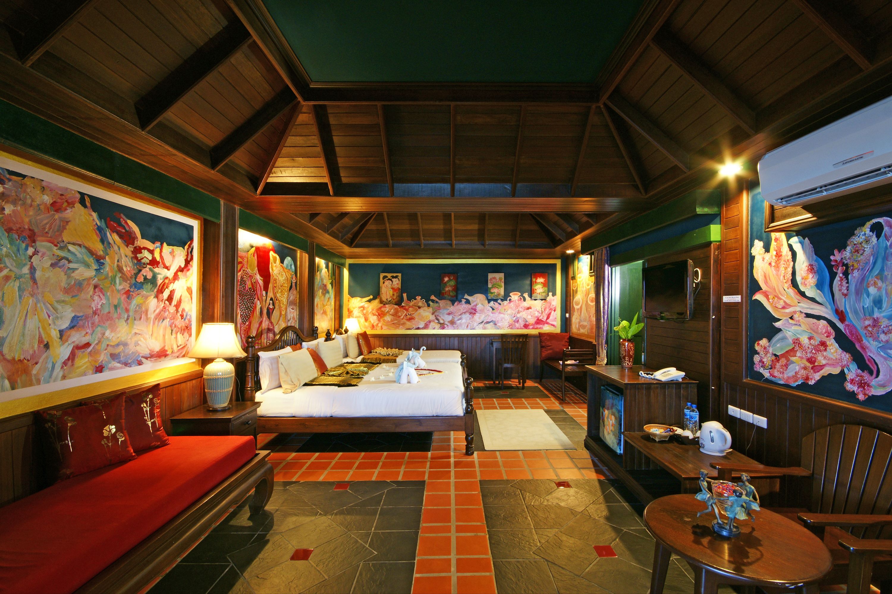 imperial jacuzzi room | 1 bedroom, in-room safe, individually decorated, desk