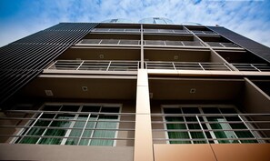 Exterior - iCheck inn Residences Sukhumvit 20 (Bangkok)
