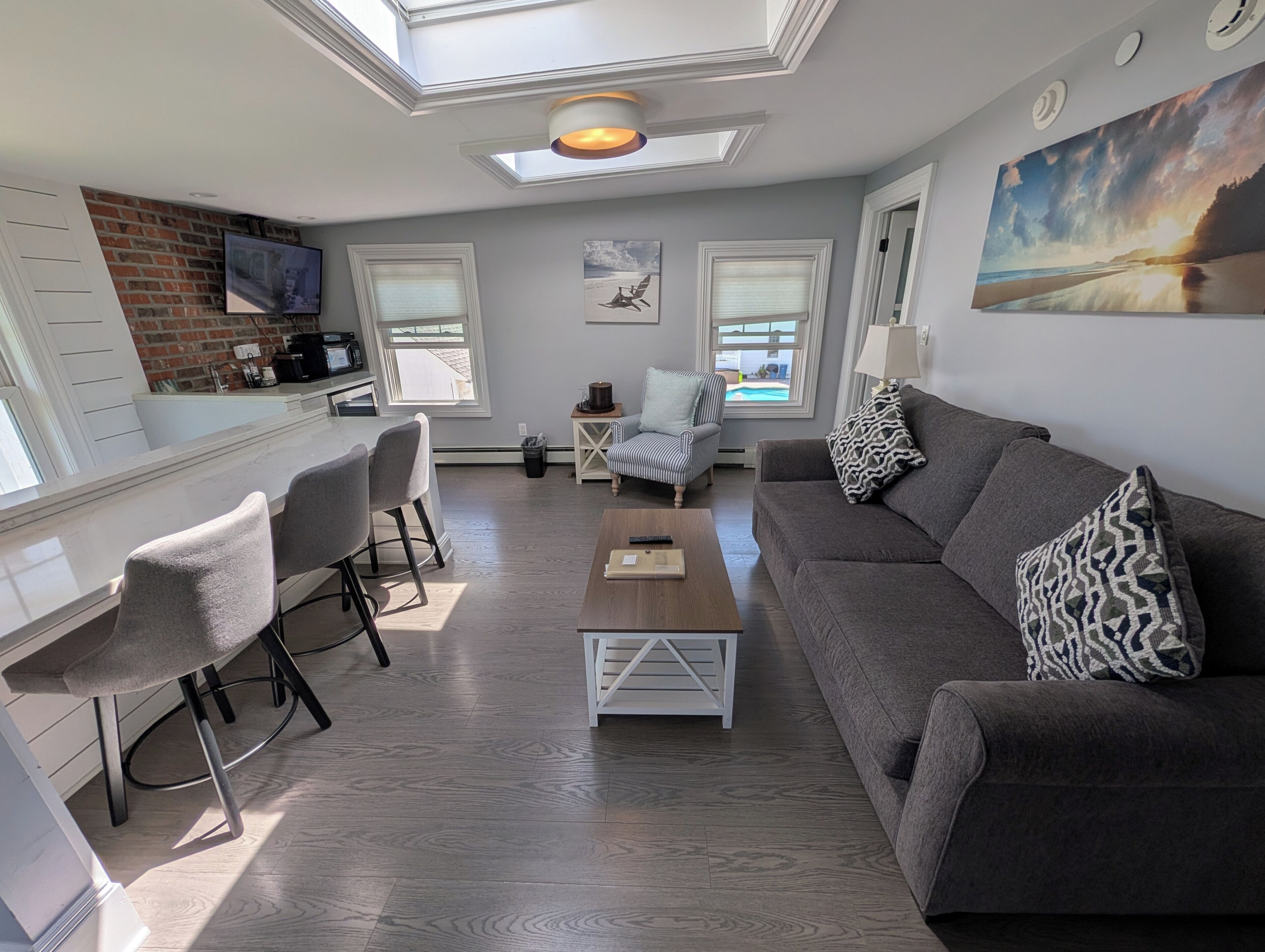 Room 29 Room, Multi-view Carriage House (Room 29- Max 4 people) | Living area | TV