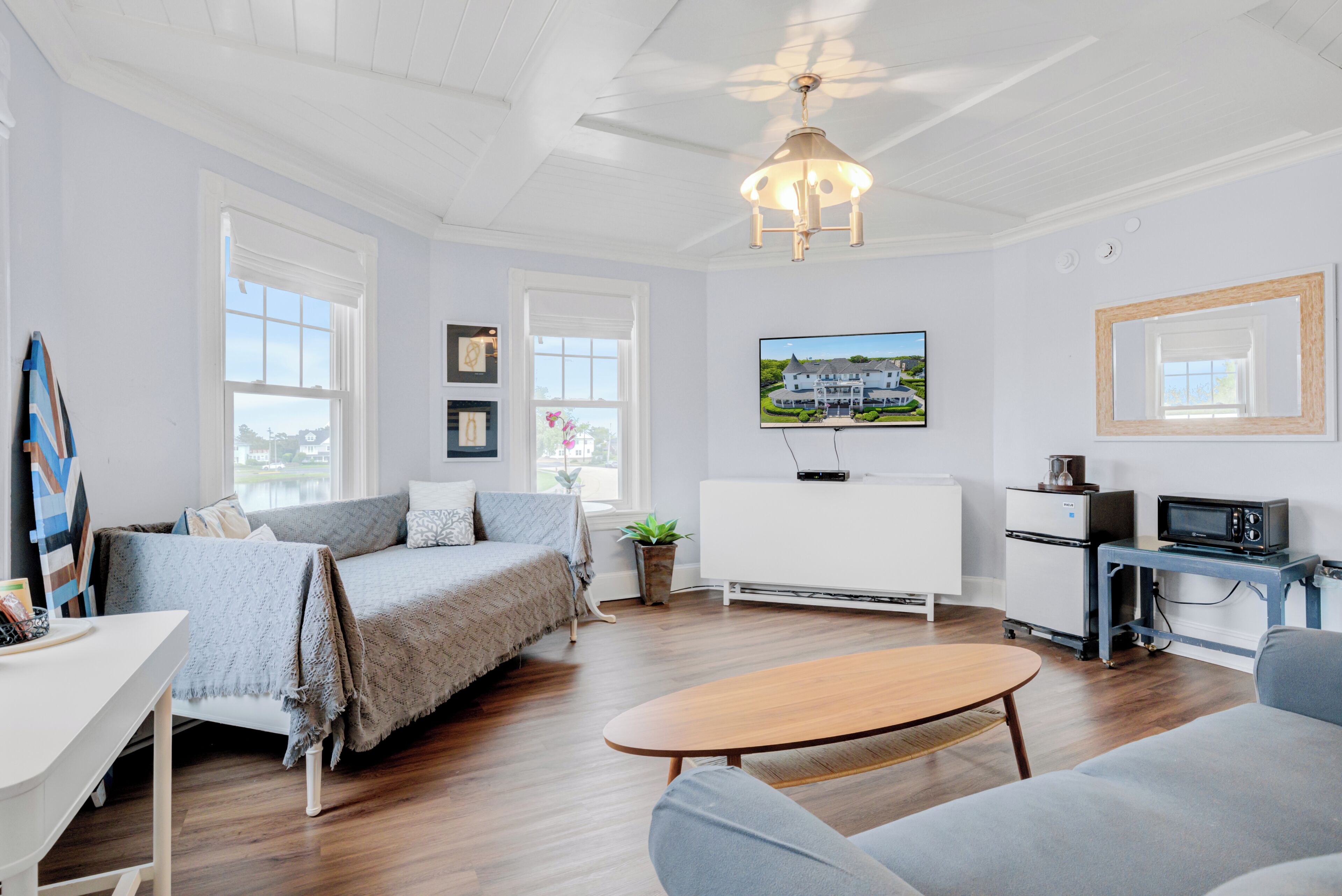 room, private bathroom (room 08 - victorian lakeview suite max 4 people) | living area | tv